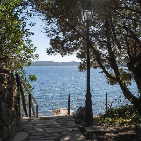Esclusiva Punta Volpe, Con Accesso Sul Mare *