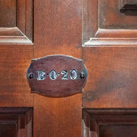 Esclusiva Punta Volpe, Con Accesso Sul Mare