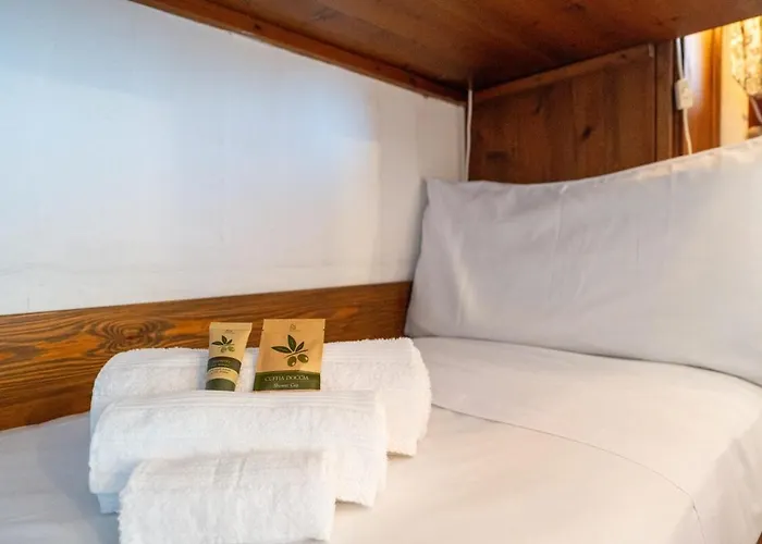 Esclusiva Punta Volpe, Con Accesso Sul Mare 罗通多港