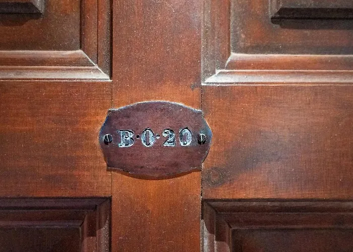 Esclusiva Punta Volpe, Con Accesso Sul Mare